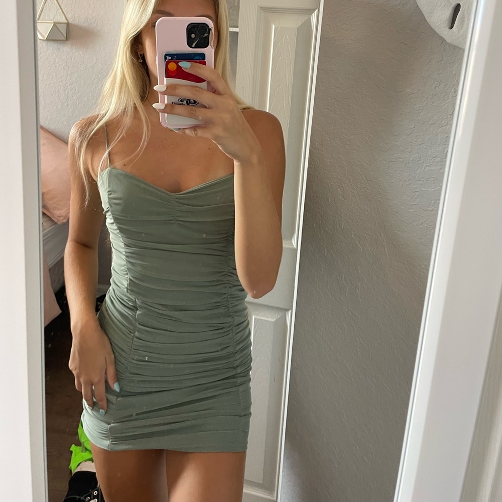 SAGE GREEN FITTED DRESS 🤍 never worn! In perfect condition
